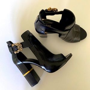 NWT Roberto Cavalli size 39 block heel sandal